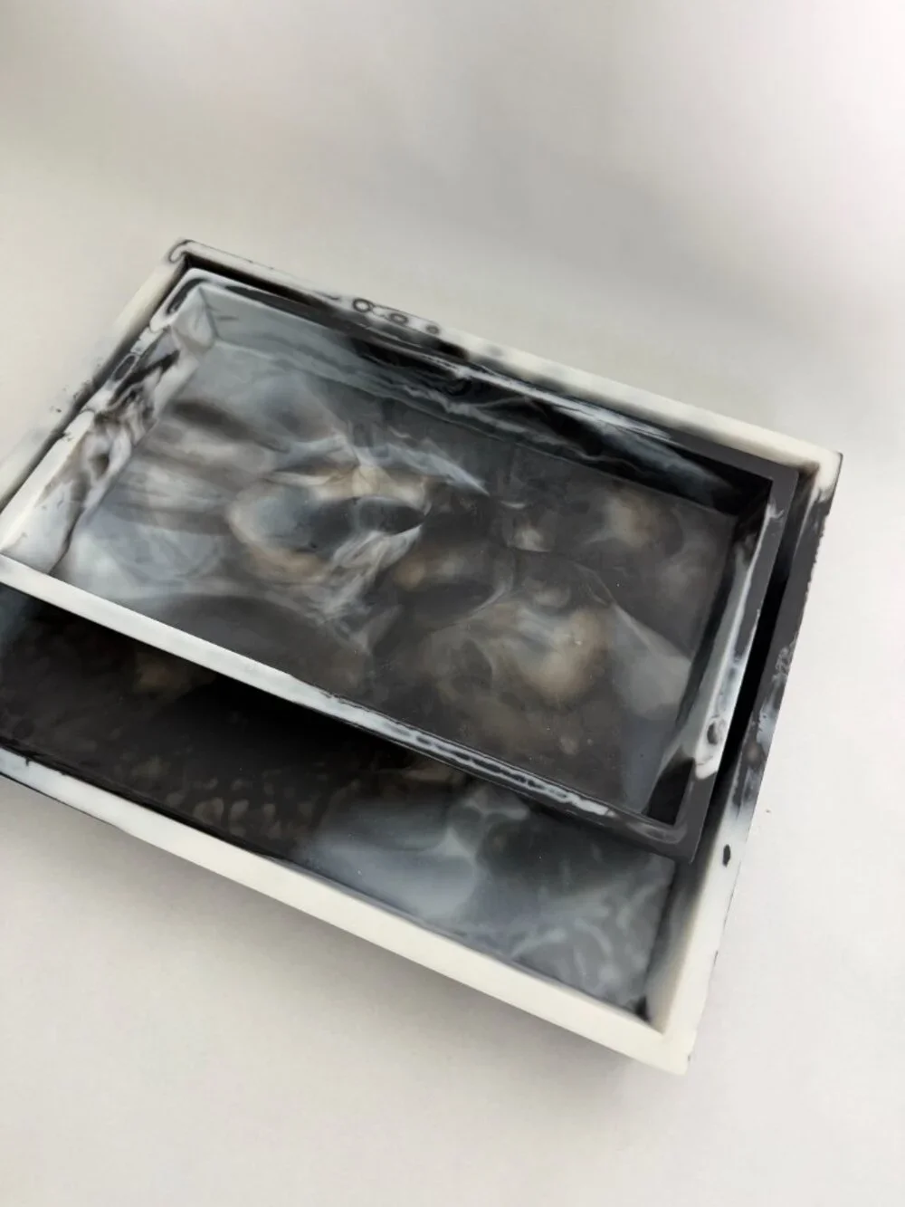 Pigeon and Poodle - Bahia Black Swirl - Designer Tray Set